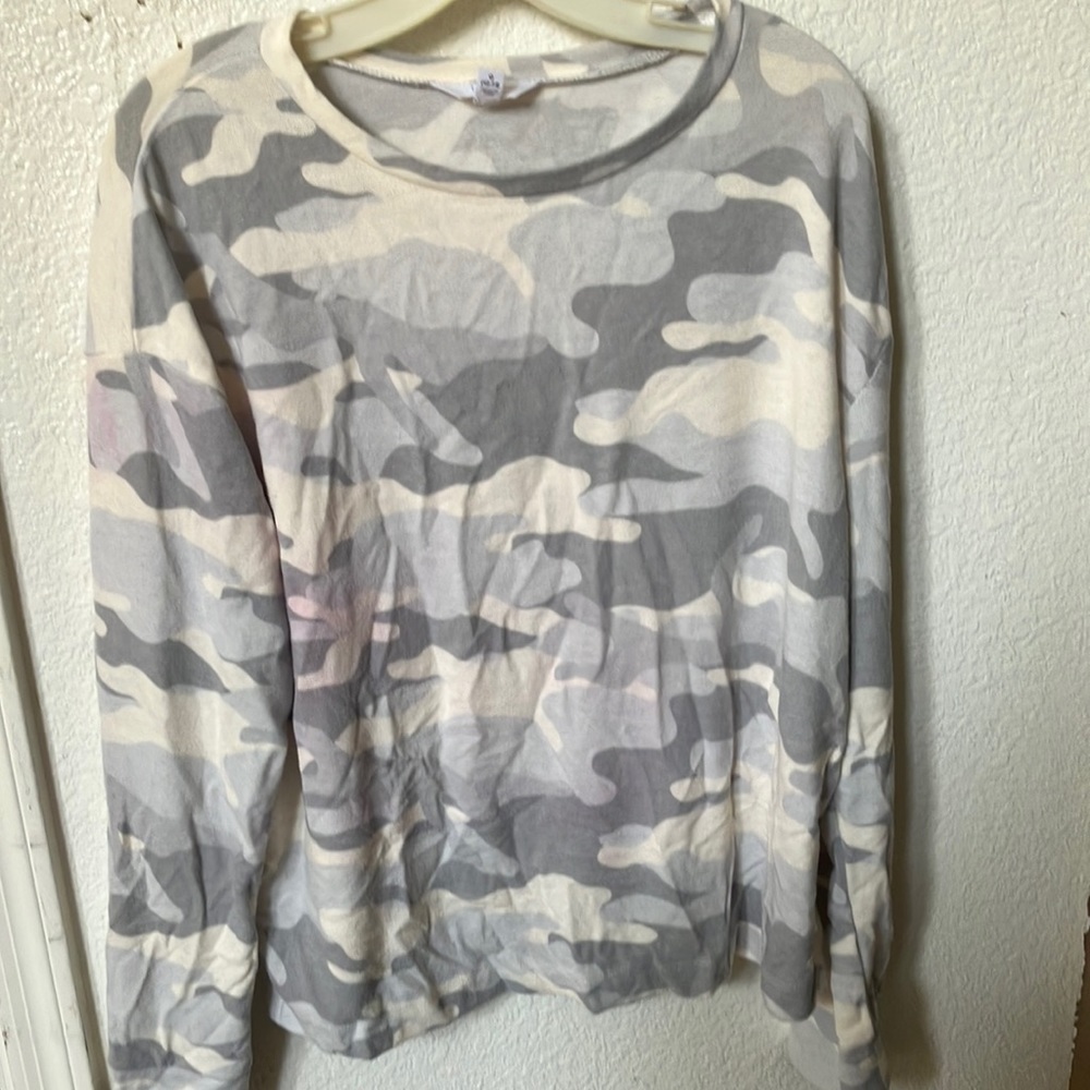 FINAL MARKDOWN Time and tru knit like top large